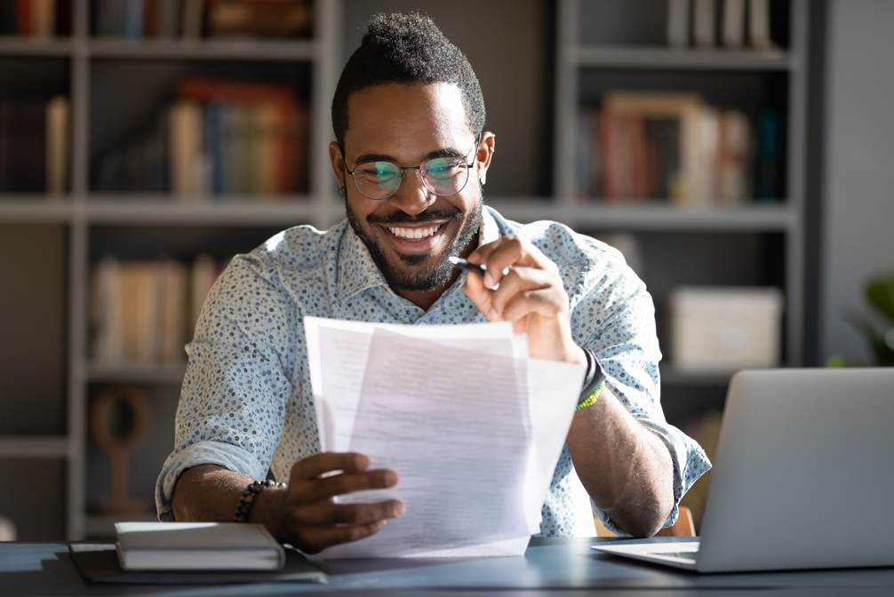 Black mansmiing and reading document